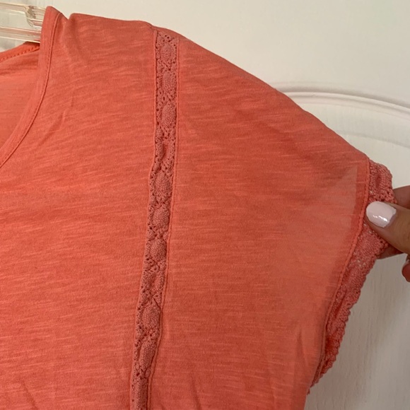 •Gap Coral Easy Tee• - Picture 2 of 4